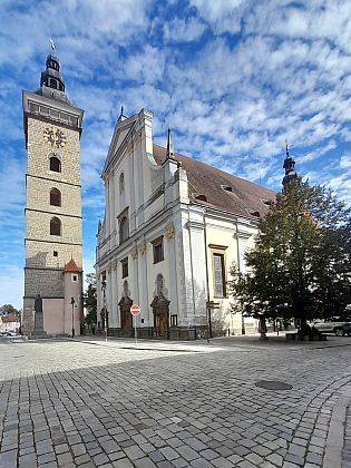 Katedrála sv. Mikuláše a její křtitelnice