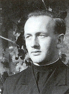 Snímek z roku 1947, kdy se až do svého vysvěcení v roce 1951 v Řezně připravoval na kněžské povolání v tamním semináři