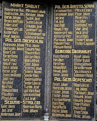 Na pomníku padlým v 1. světové válce o kostela v Záblatí najdeme příjmení Kieweg a Andraschko několikrát