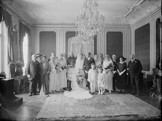 Snímek z jejich vlastní svatby v Hartmuthově vile v Českých Budějovicích