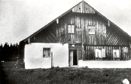 Dnes už neexistující stavení čp. 12 v Pokových Hutích zvané "Nazkohaus" po Ignatzi Woldrichovi, dědovi Anny Winterové, roz. Woldrichové